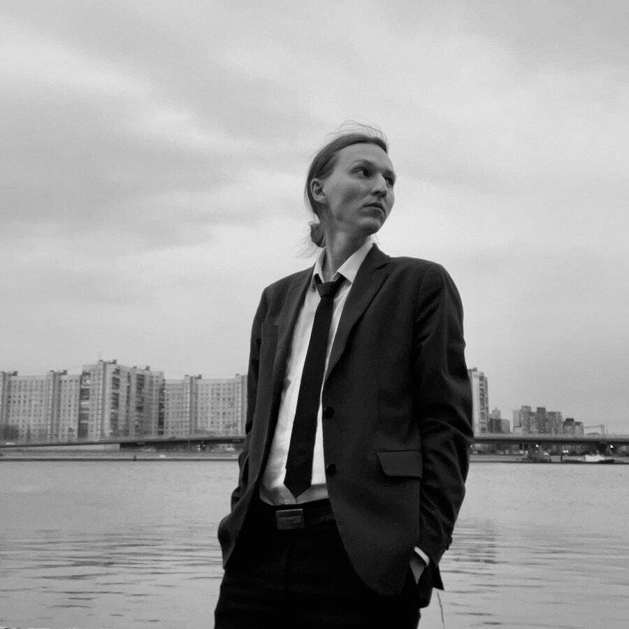 Дмитрий Холуянов